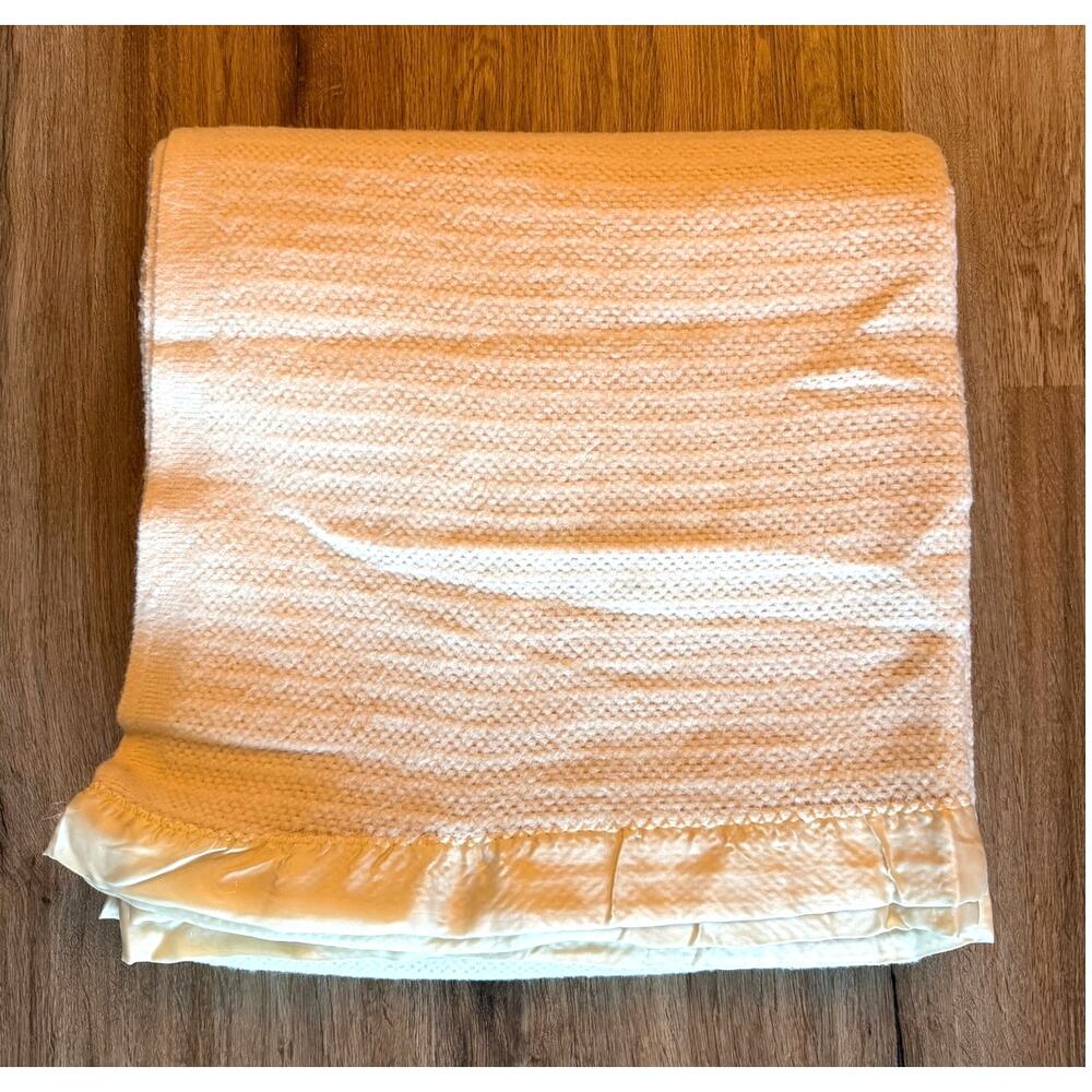 Vintage JCPenney Acrylic Cream Thermal Blanket Full /Queen White Satin Binding